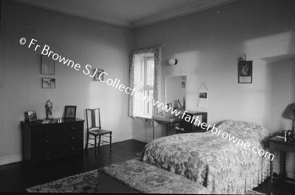 VICARSTOWN GRATTEN LODGE BEDROOM